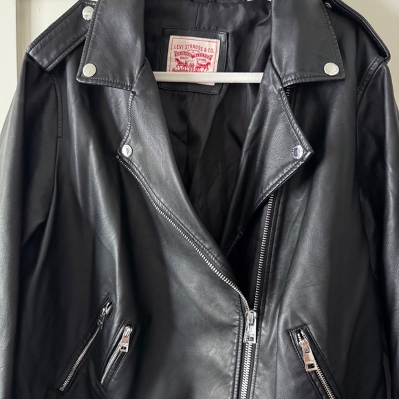 Levi's Women's Black Leather Jacket - Picture 10 of 15